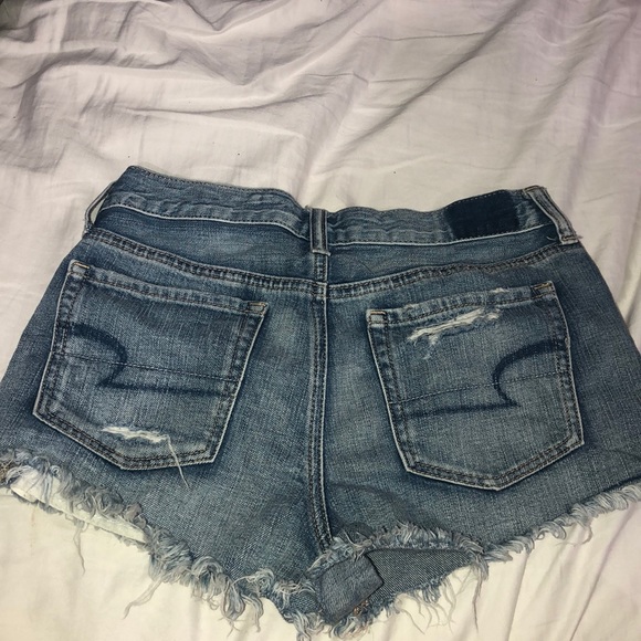 Ripped classic denim shorts - Picture 3 of 3